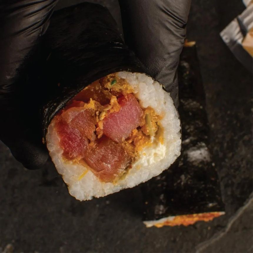 Handroll Nara con atún marinado en sésamo