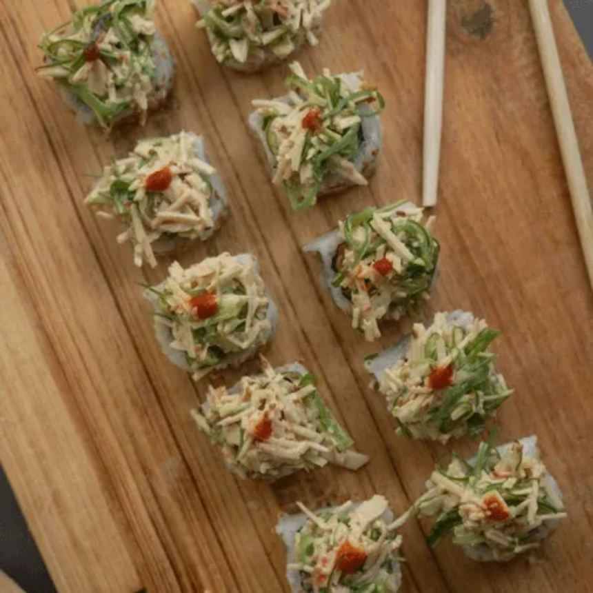 Roll Rock and Roll con pasta dinamita y wakame